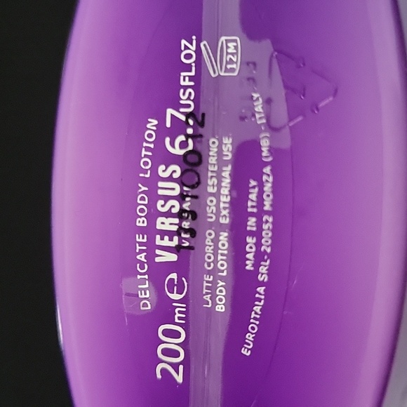 VERSUS Delicate Body Lotion 6.7 FL oz - Picture 12 of 14